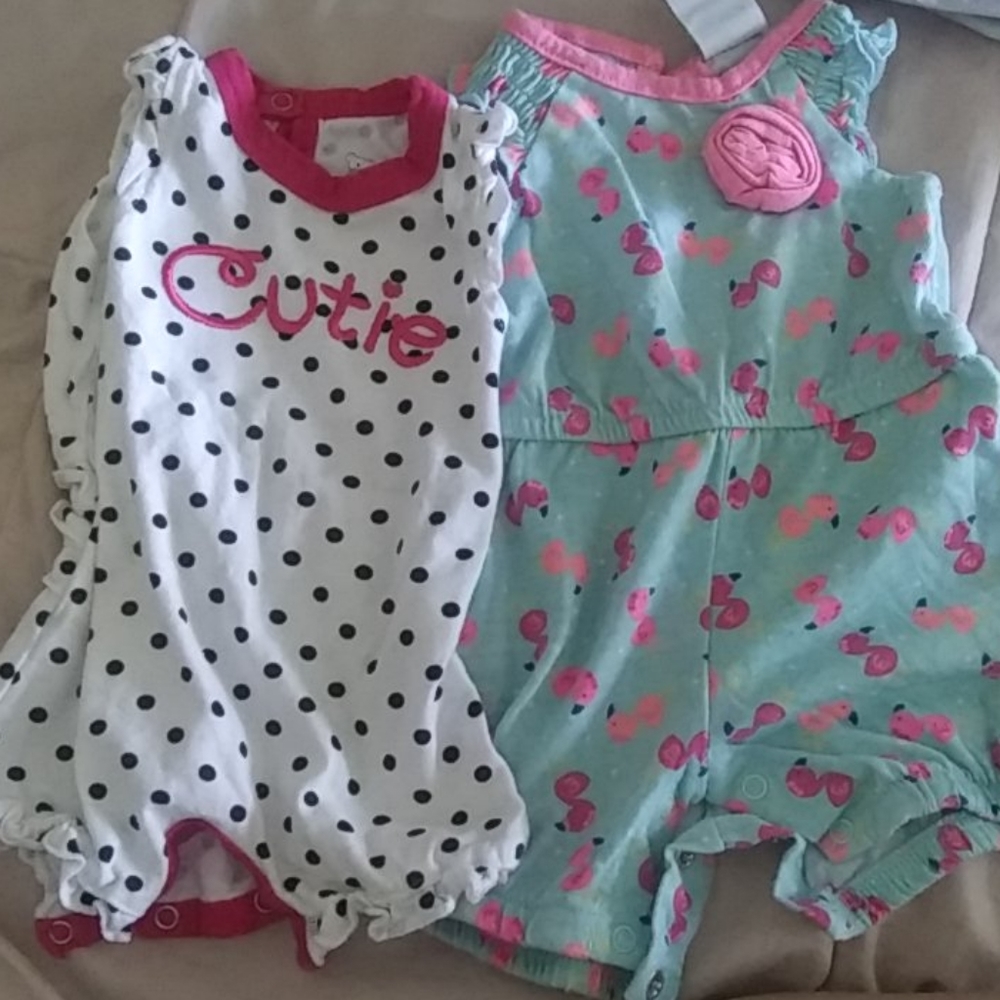 Assorted newborn clothes bundle